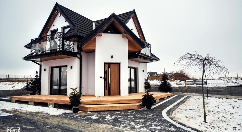Laura Resort — luksusowy domek w Szaflarach zimą, drewniany taras